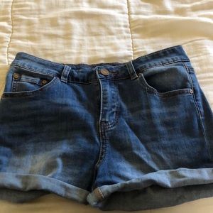 BLUE JEAN SHORTS